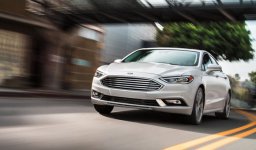 Ford Fusion S FWD 2020